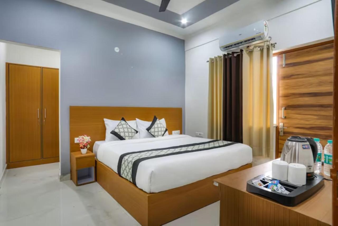 The Castle Blue Greater Noida Exterior foto