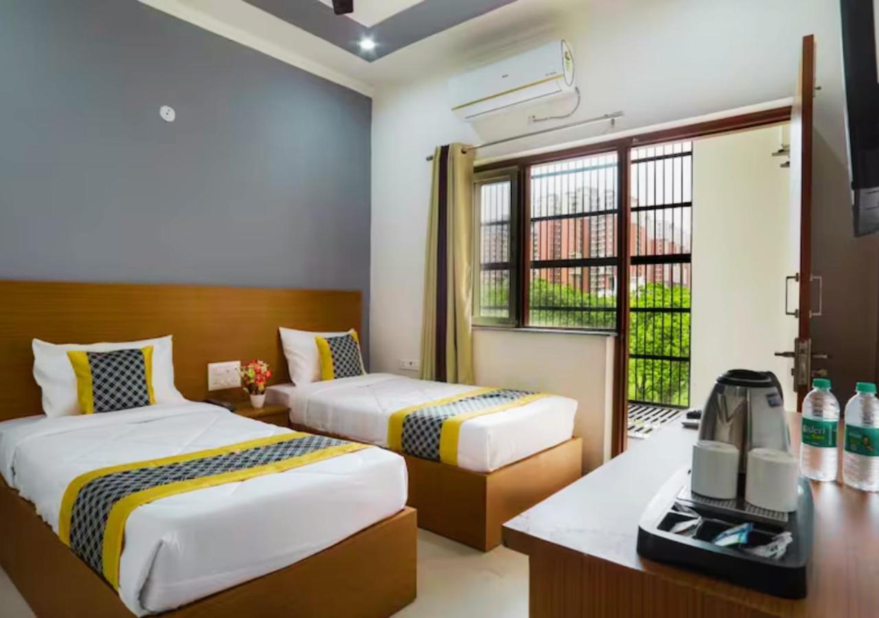 The Castle Blue Greater Noida Exterior foto